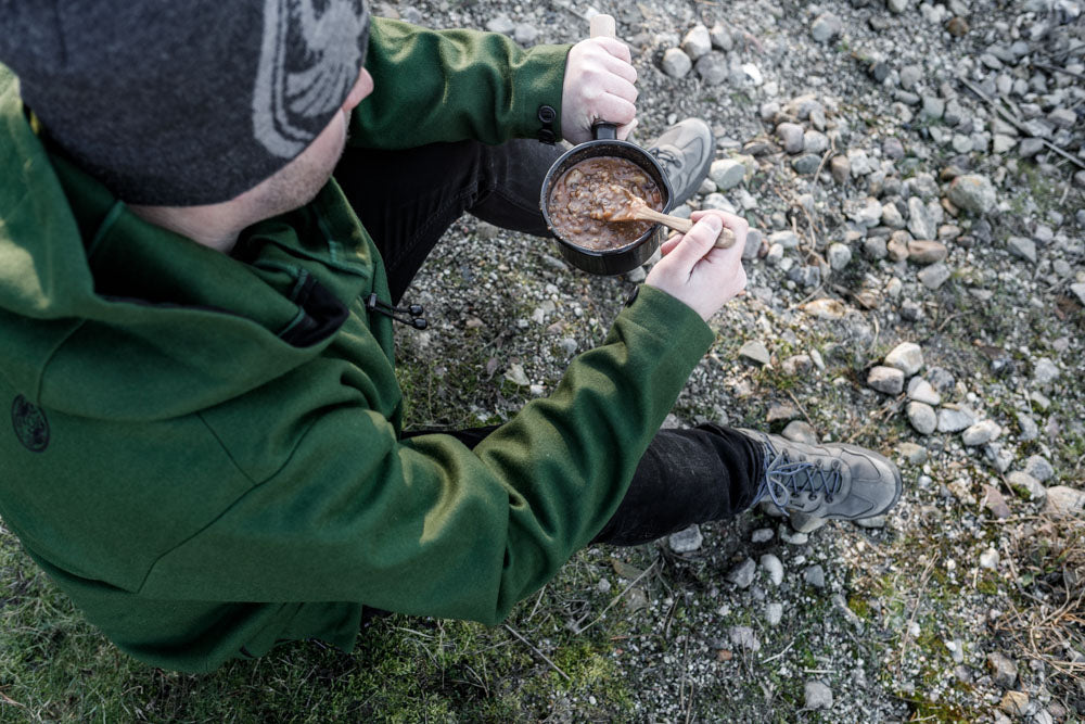 Emeleraður pottur með skafti